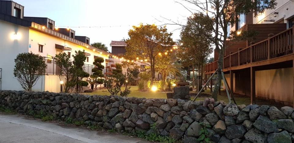 فيلا Jeju Abientot مدينة سيوجويبو المظهر الخارجي الصورة